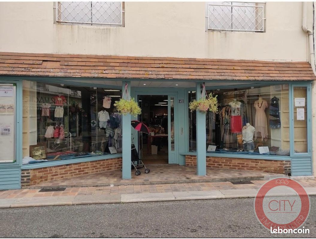 Immeuble 330 m² · à Castillonnès · 330 m² · 165 000 €