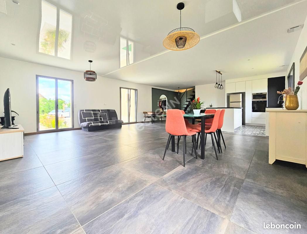 Maison 7 pièces 186 m² · à Us · 186 m² · 499 900 €