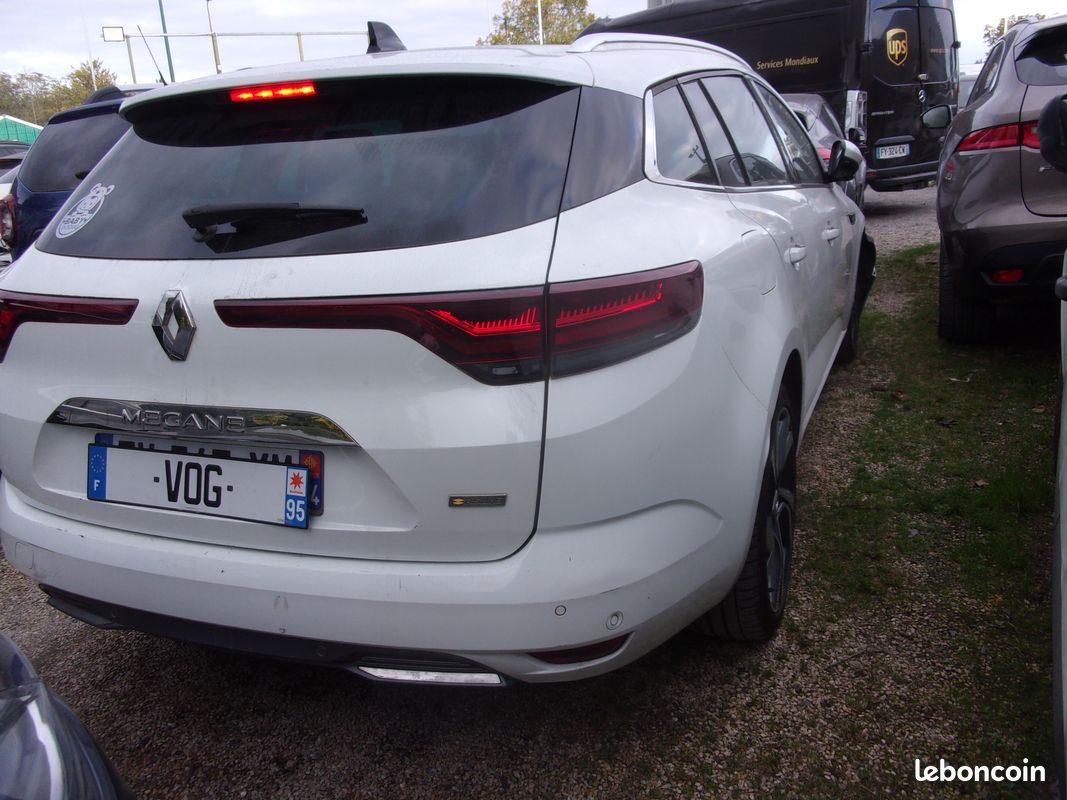 Renault megane iv rs line estate 1.6 e-tech plugin hybrid (image 3)