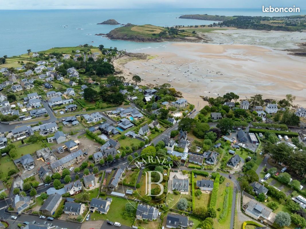 Terrain 700 m² · à Saint-Malo · 700 m² · 735 000 €