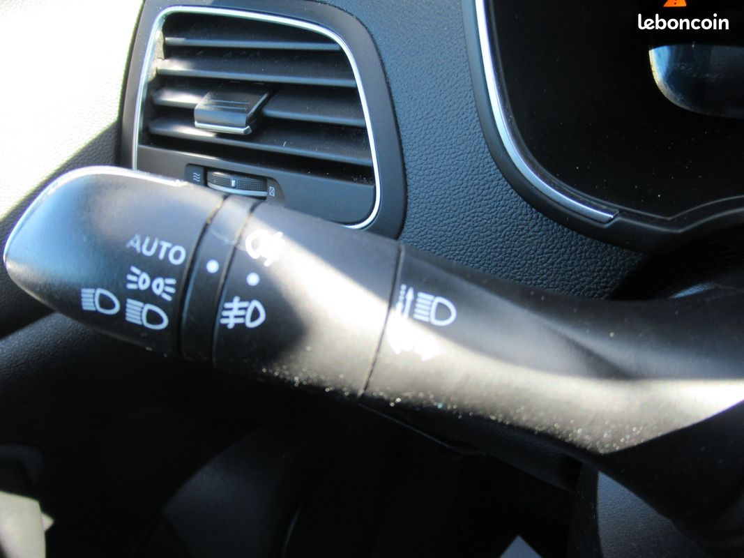 Renault Megane ESTATE E-TECH PLUG-IN HYBRID 160 CV Evolution (image 17)