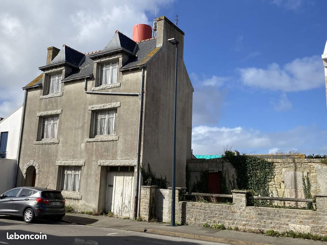 Maison 8 pièces 148 m² · à Treffiagat · 148 m² · 126 000 €