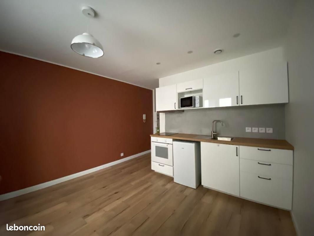 Appartement 1 pièce 37 m² · à Réalmont · 37 m² · 345 €