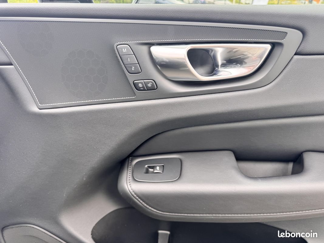 VOLVO XC60 B4 197 ch Geartronic 8 Plus Style Chrome (image 12)