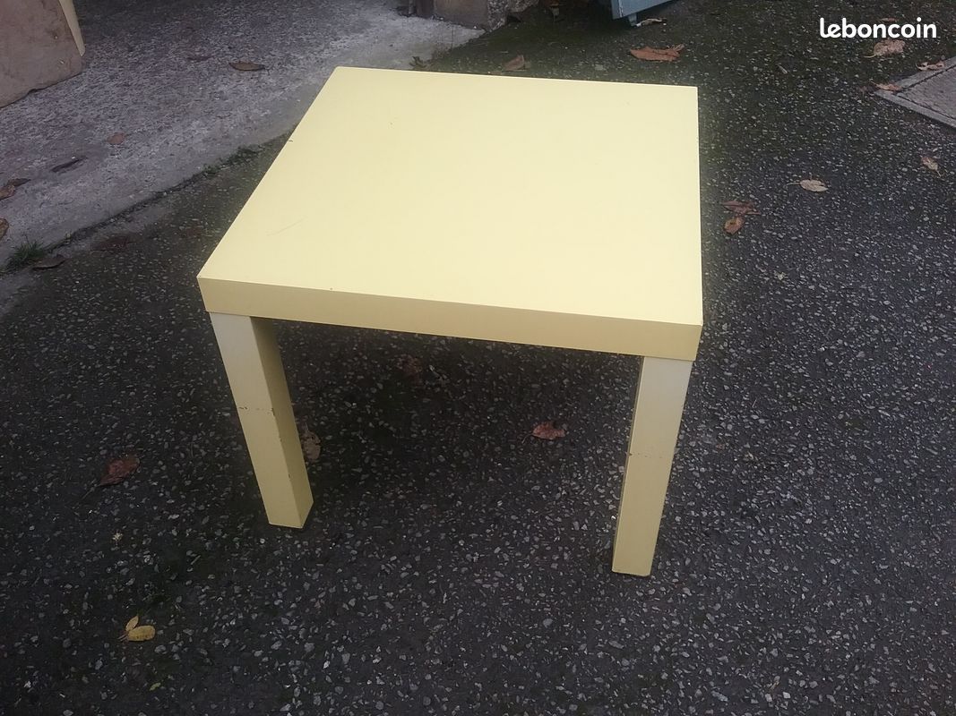 Petite table carrée (image 1)