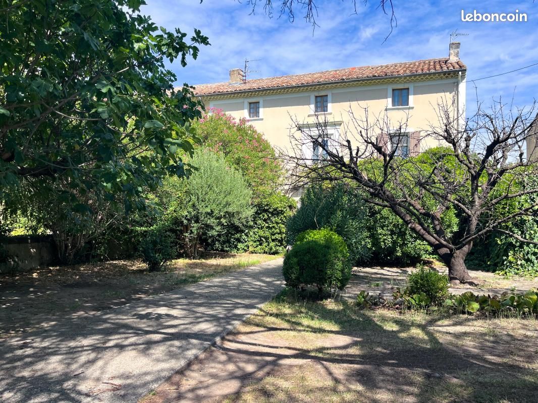 Maison 5 pièces 200 m² · à Entraigues-sur-la-Sorgue · 200 m² · 470 000 €