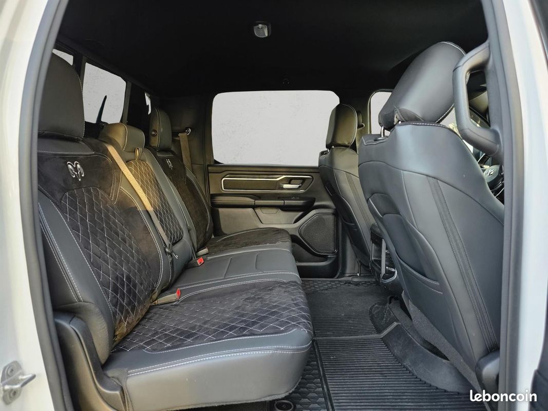 Dodge RAM 1500 Big Horn 5.7 V8 HEMI 4x4 – Look Offroad – Cuir – Caméras – LED (image 12)