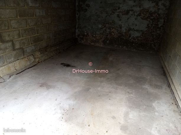 Parking/box 10 m² nesle