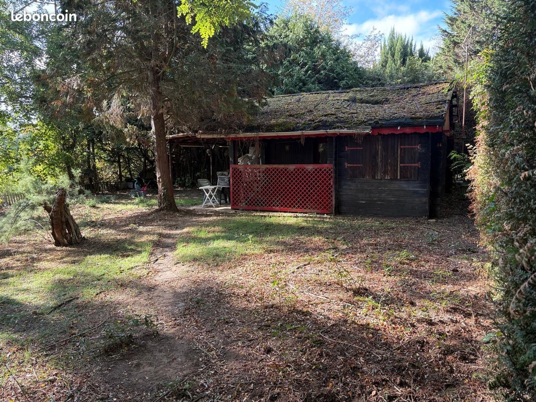 Chalet sur beau terrain étang de Vaux · à Moulins-lès-Metz · 15 000 €