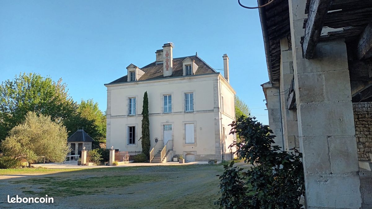 Maison 7 pièces 200 m² · à Échiré · 200 m² · 415 000 €