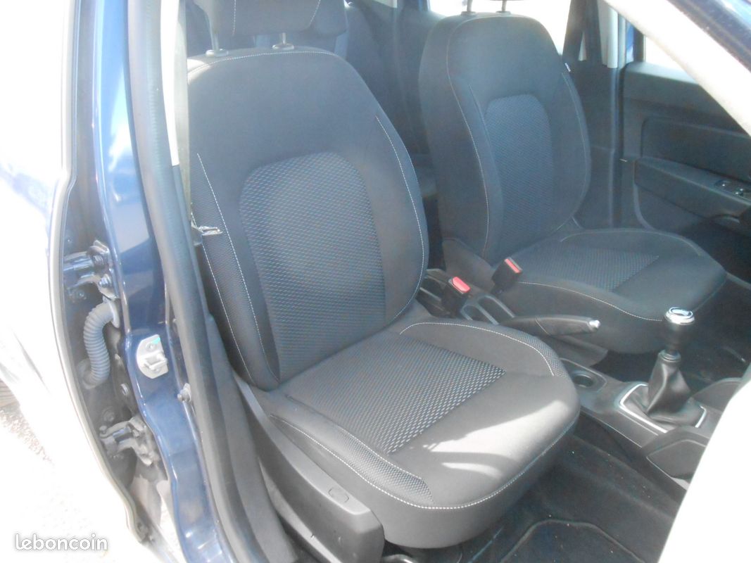 DACIA DUSTER Blue dCi 115 4x2 Confort (image 9)