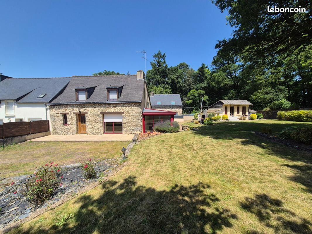 Maison 10 pièces 224 m² · à Loyat · 224 m² · 336 000 €