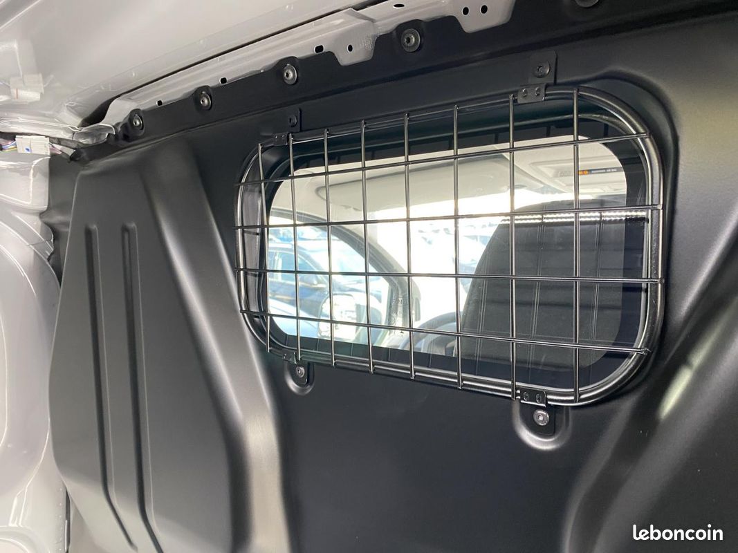 Volkswagen transporter vii fourgon van 2.0 tdi 170 business 4 motion l2h1 bva8 pack aide a la conduite / attelage (image 46)