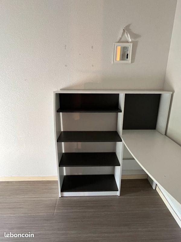 Bureau (image 1)
