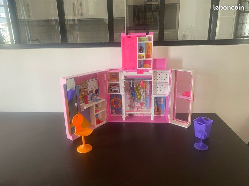 Lot de jouets Barbie – Avion, voiture, dressing, cheval, bateau + accessoires – Vendus en lot ou séparément (image 3)