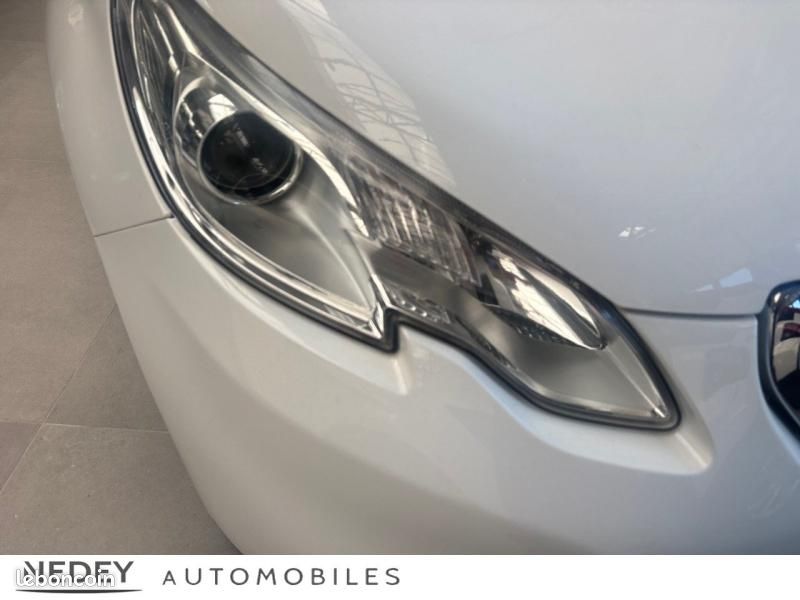 Peugeot 2008 1.2 PureTech 110ch Allure S&S (image 16)