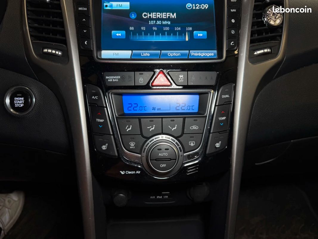 HYUNDAI i30 1.6 CRDi 128 Pack Premium TOIT OUVRANT / SIEGES CHAUFFANTS (image 23)