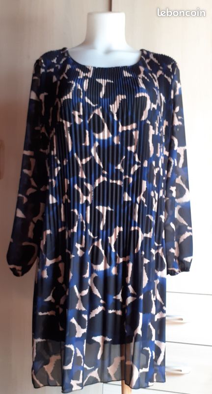 Robe chic à plissés fins. 40/42. Senes (image 2)