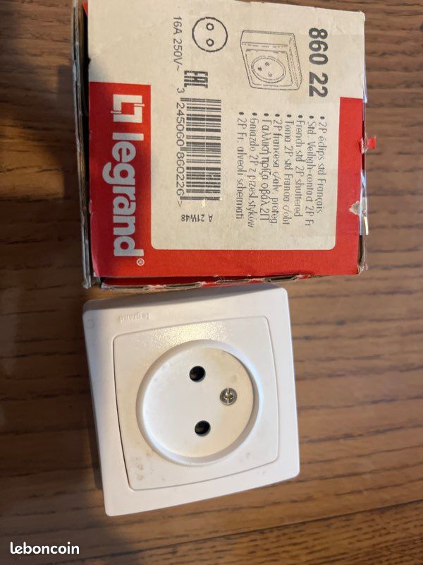 Prise électrique Legrand (image 4)