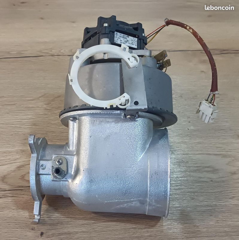Extracteur de fumées (ou ventilateur de ventouse) pour chaudière à gaz Frisquet (image 1)