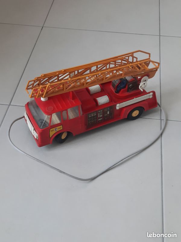 Ancien grand jouet camion de pompiers années 1930 1940 1950 ? Vintage. A restaurer. Sapeurs