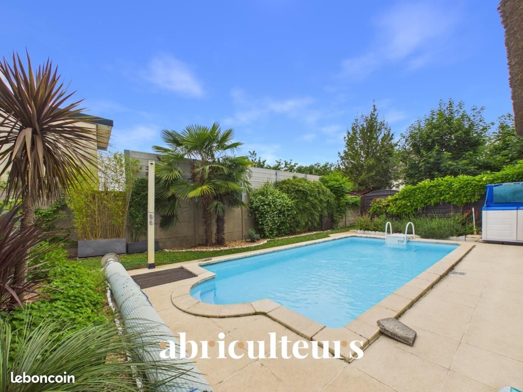 Maison 11 pièces 310 m² · à Yerres · 310 m² · 880 000 €