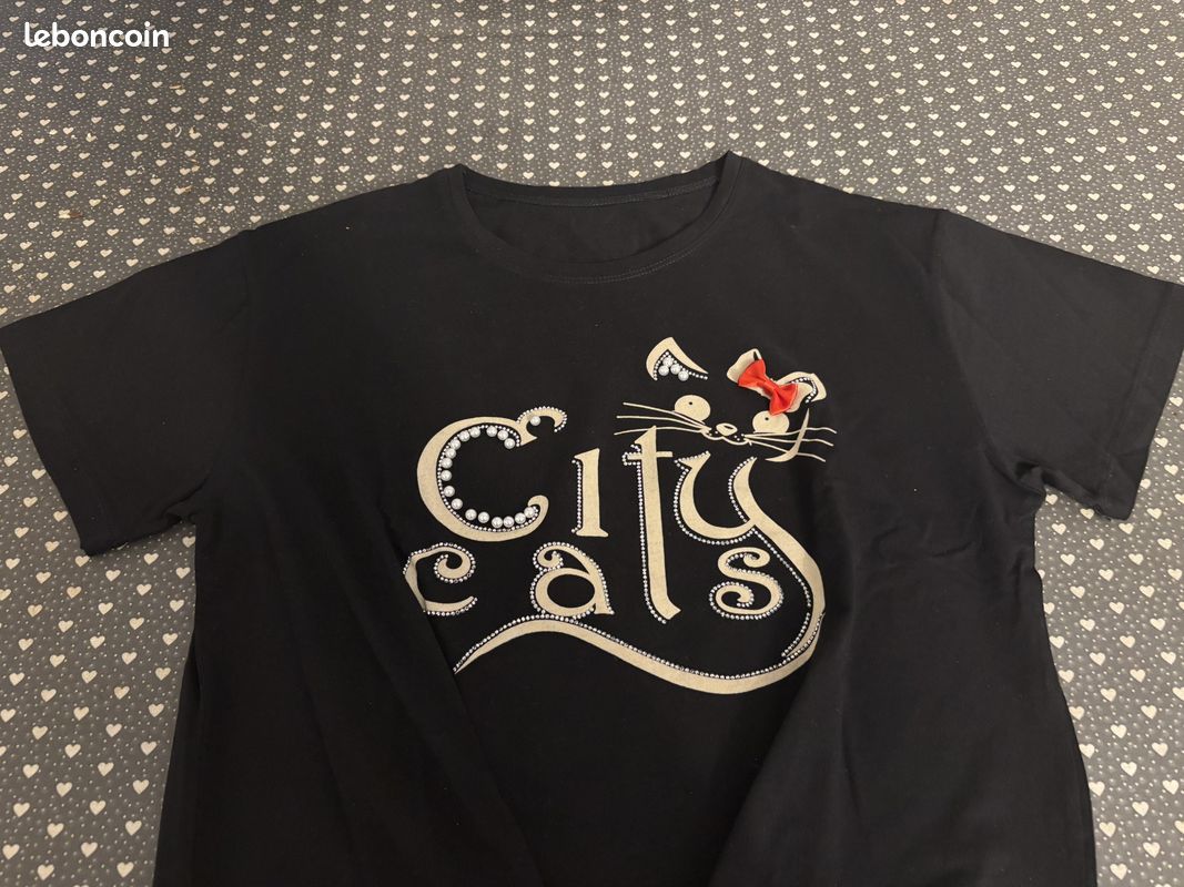 Tee-shirt court chat noir- Taille M- NEUF Vêtements