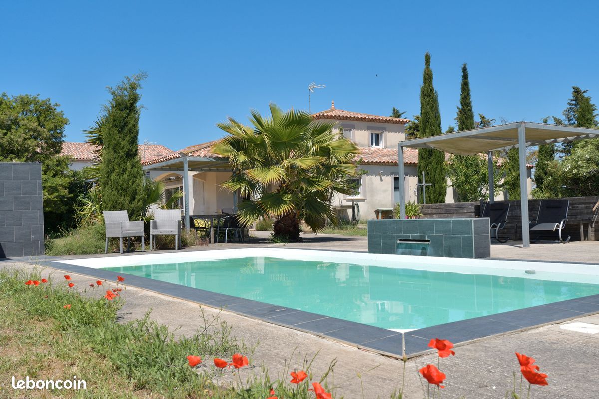 Maison 9 pièces 300 m² · à Saint-Laurent-d'Aigouze · 300 m² · 530 000 €