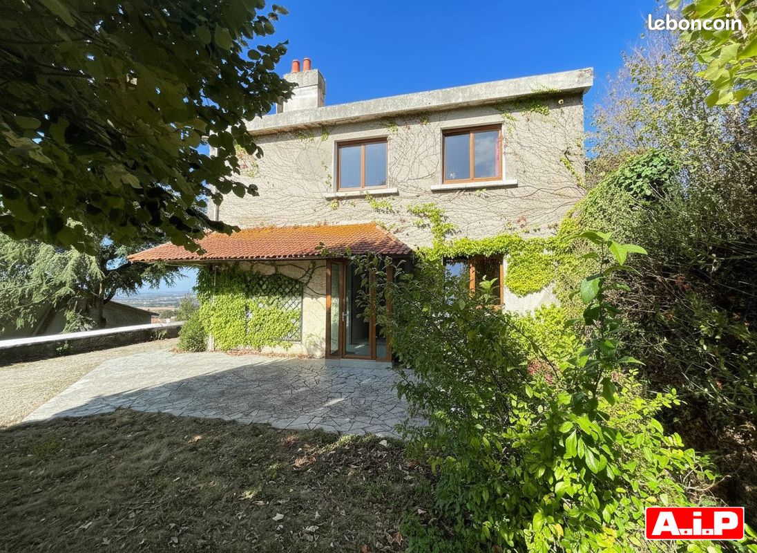 Maison 7 pièces 139 m² · à Pouzauges · 139 m² · 240 350 €