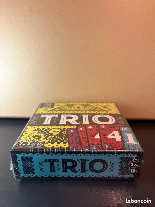 ASMODEE - Trio - Jeu de Cartes Made in France - Récompensé As d'or 2024 - Jeux de Société pour Famille et Enfants dès 7 Ans - 3 à 6 Joueurs