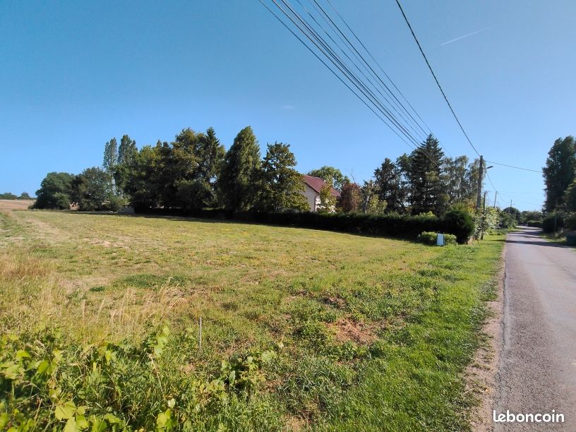 Terrain Constructible 2810 m2 · à Saint-Martin-en-Bresse · 73 000 €