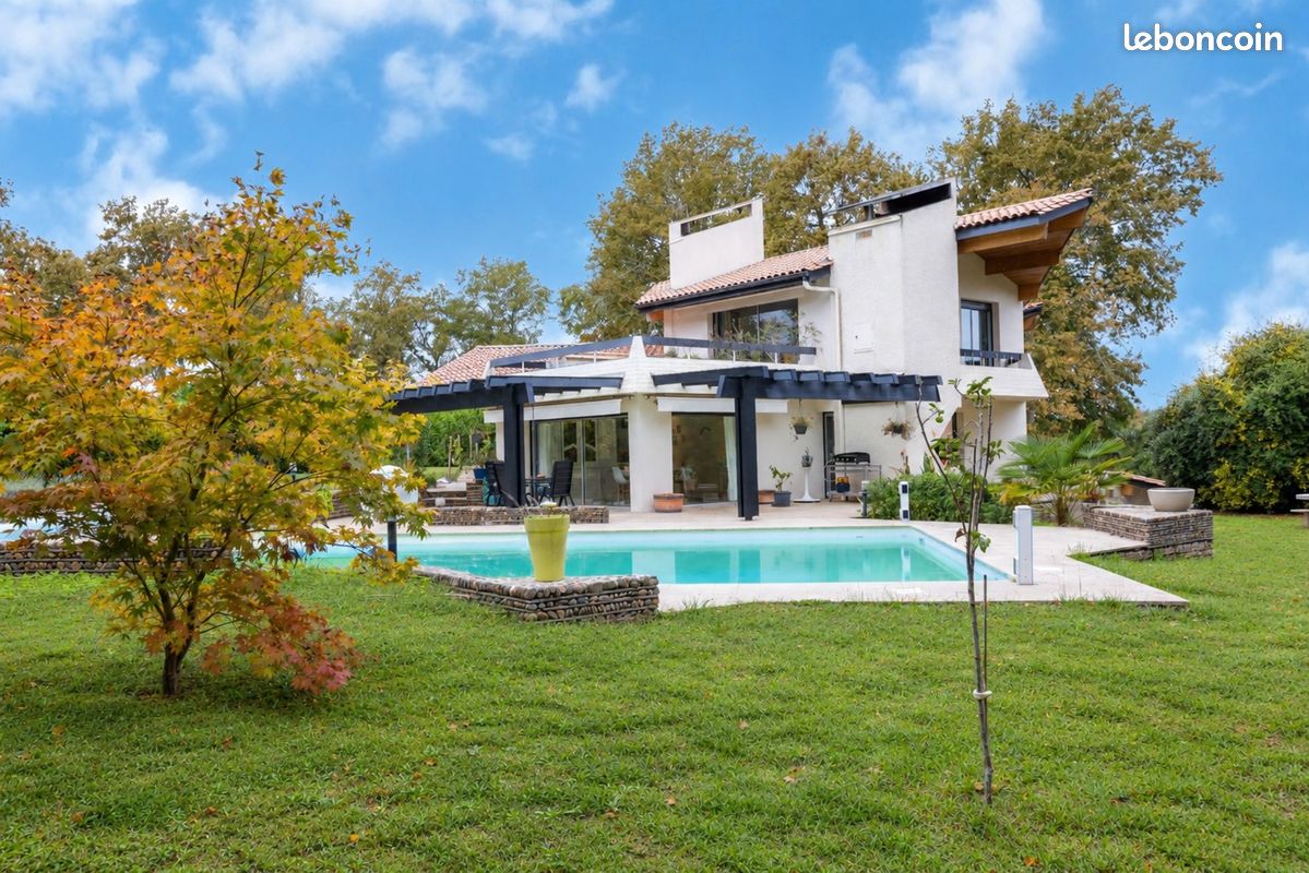 Maison 9 pièces 286 m² · à Mont-de-Marsan · 286 m² · 595 000 €