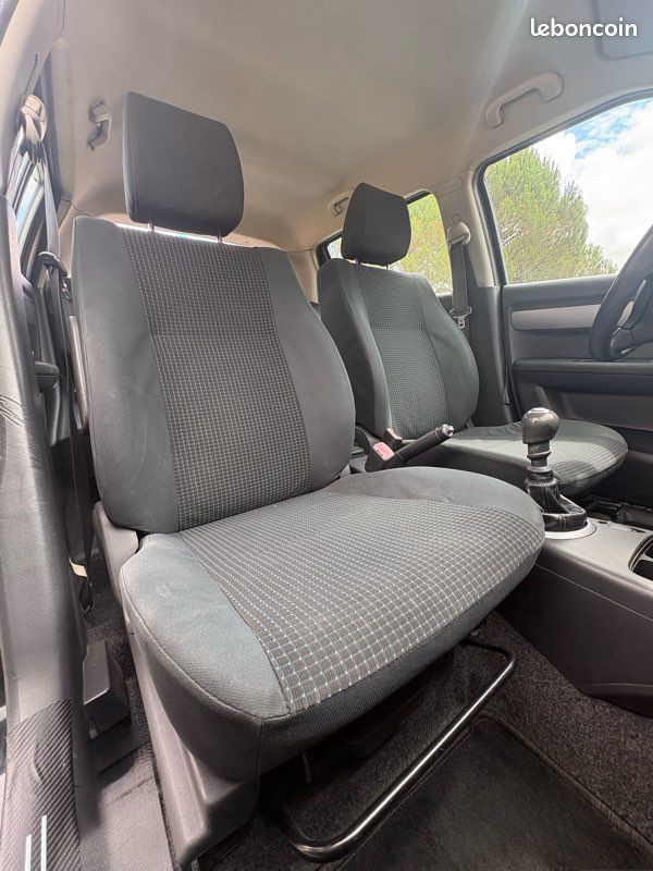 Garantie 12 mois Suzuki Swift 1.3 DDIS 70ch / Climatisation / Bluetooth (image 2)