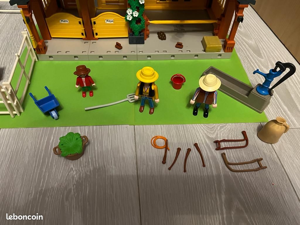 Playmobil Centre Équestre 3120 – Occasion – Avec Chevaux Et Accessoires