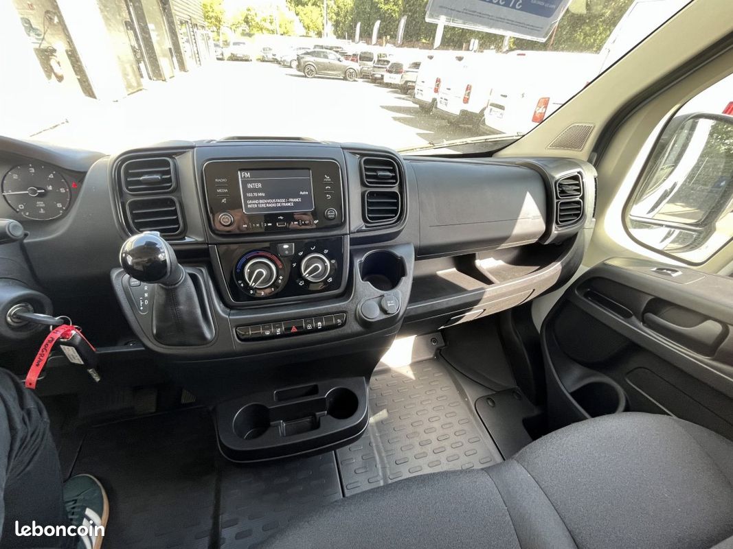 Citroën Jumper fourgon (2) L2H2 3.5T Diesel 140 ch Automatique (image 6)