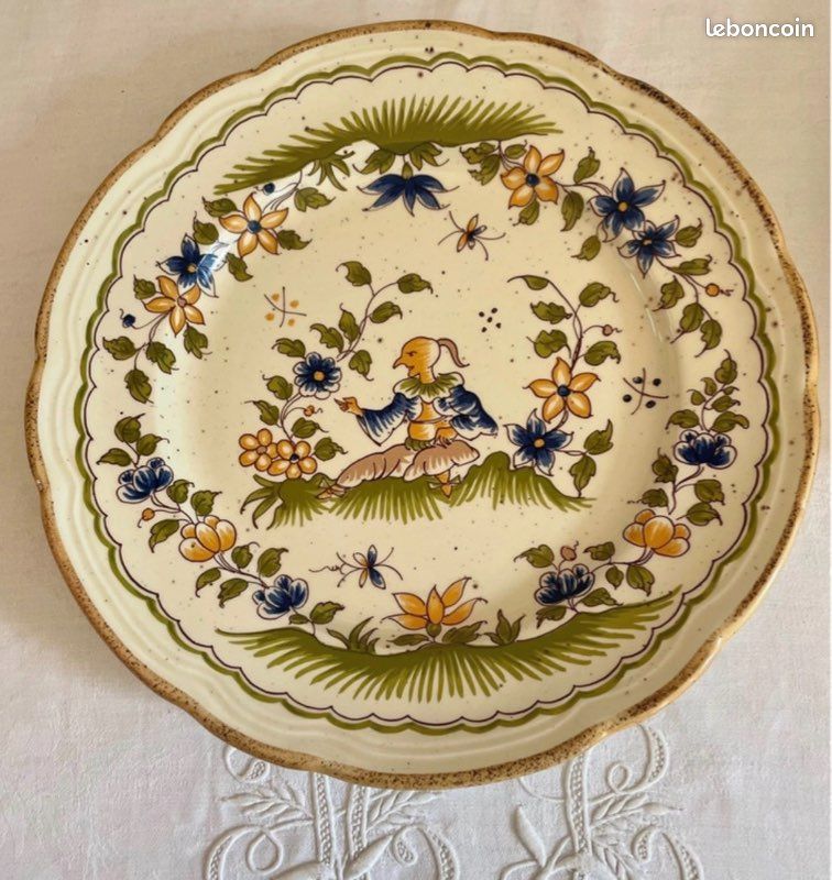 Service de table en faience vintage made in Italy, reproduction 18 ème siècle Moustier (image 2)