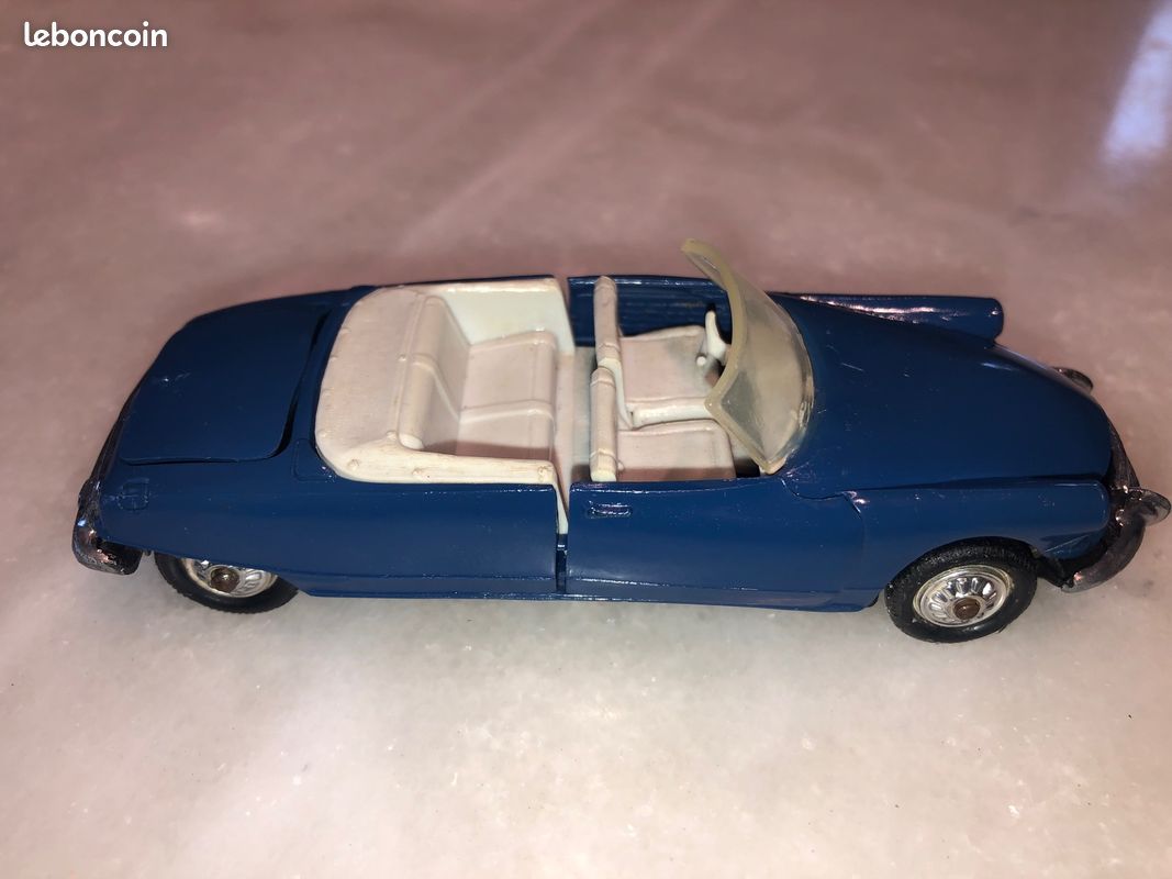 Norev Citroën DS Cabriolet bleue n°88 éch.1/43 - Collection