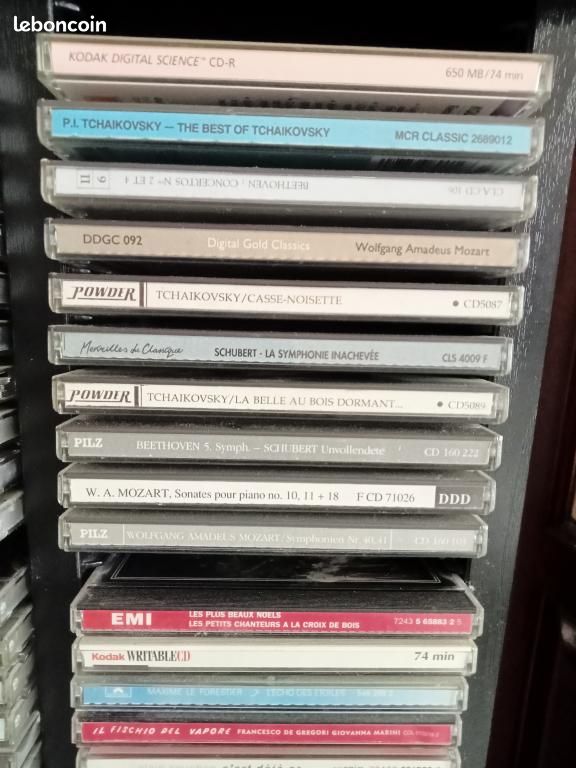 Lot CD avec meuble (image 14)