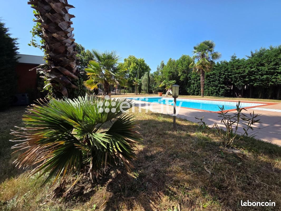 Maison 6 pièces 300 m² · à Mérignac · 300 m² · 1 155 000 €