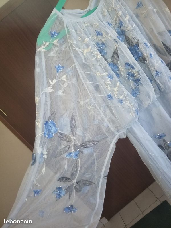 Jolie robe bleue en tulle brodé, Taille 40/42, jamais portée, neuve (image 4)