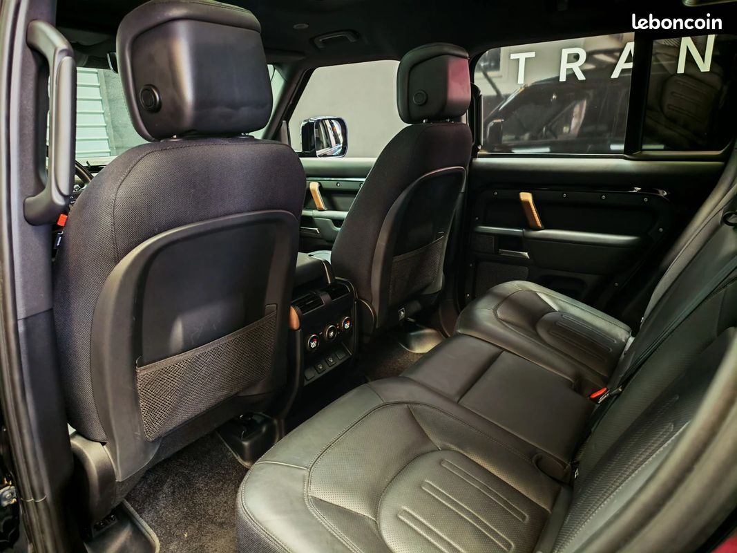 LAND ROVER DEFENDER 110 P400e PHEV BVA8 X-Dynamic - ORIGINE FRANCE- 1ER MAIN - BLACK PACK - MERIDIAN - CAM 360° - TOIT OUVRANT - PACK HIVER (image 17)