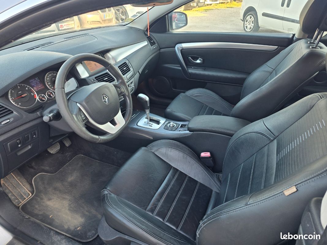 RENAULT LAGUNA III COUPE 2.0 DCI 150CV BVA Initiale (image 9)