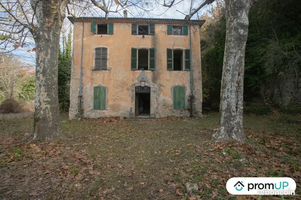 Maison 9 pièces 230 m² · à Châteaudouble · 230 m² · 544 000 €