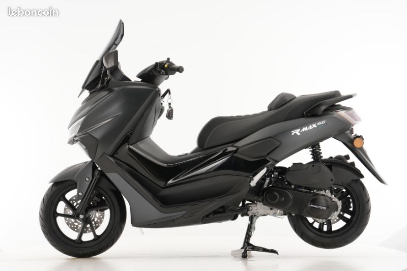 Rmax Euro 5 2026 Scooter JM KeylessGo Carplay USB Full options (image 7)