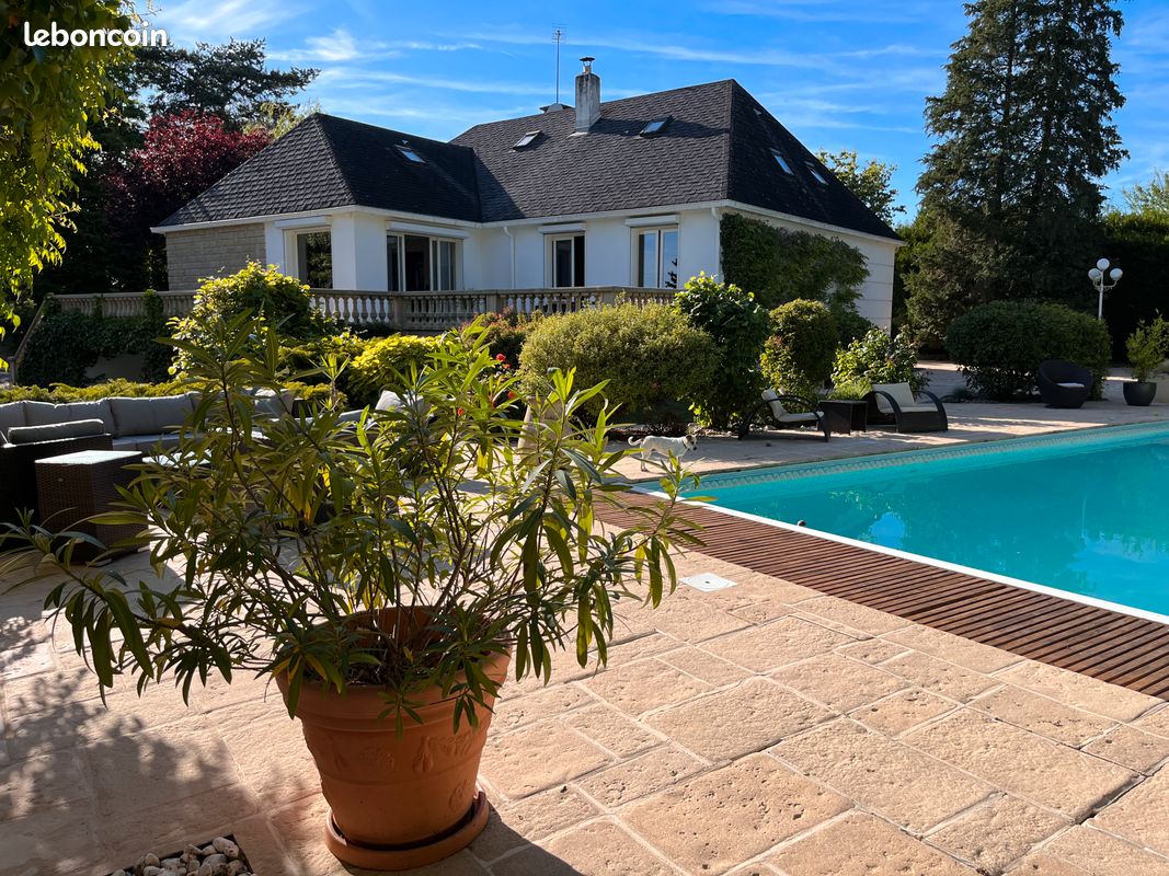 Maison 8 pièces 288 m² · à Varennes-Vauzelles · 288 m² · 527 000 €
