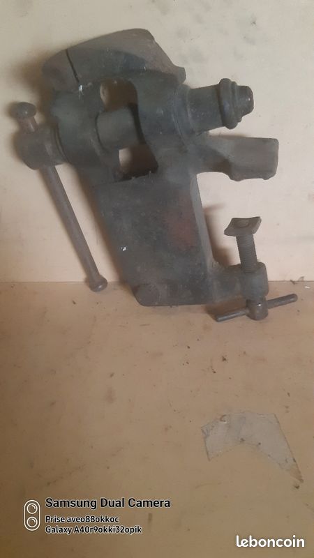 Très ancien petit etaut Très pratique (image 2)