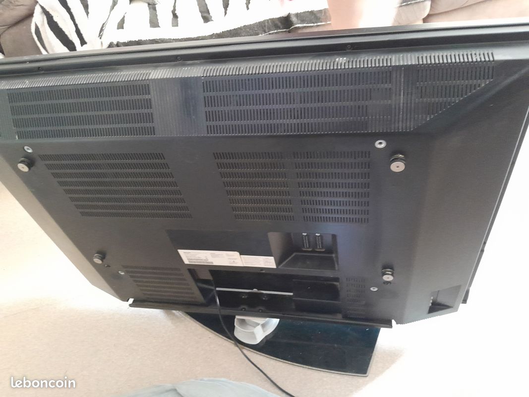 Télé écran plat 106 cm (image 6)
