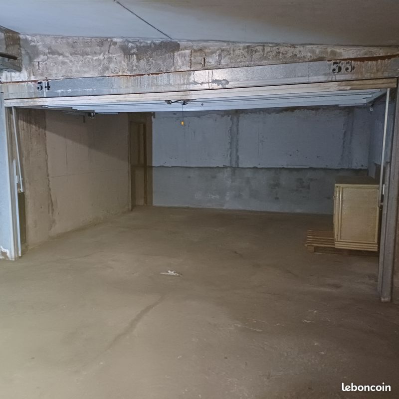 Grand double garage et cave · à Beaulieu-sur-Mer · 129 000 €