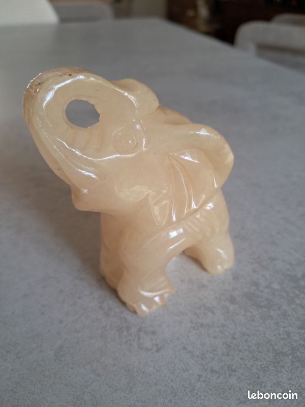 Petit Éléphant en albatre (image 3)