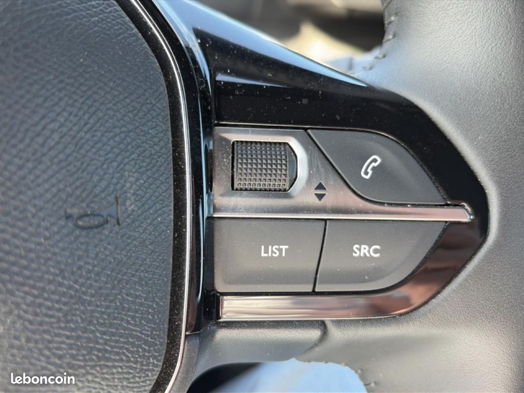 PEUGEOT 2008 1.2 100 style (image 16)